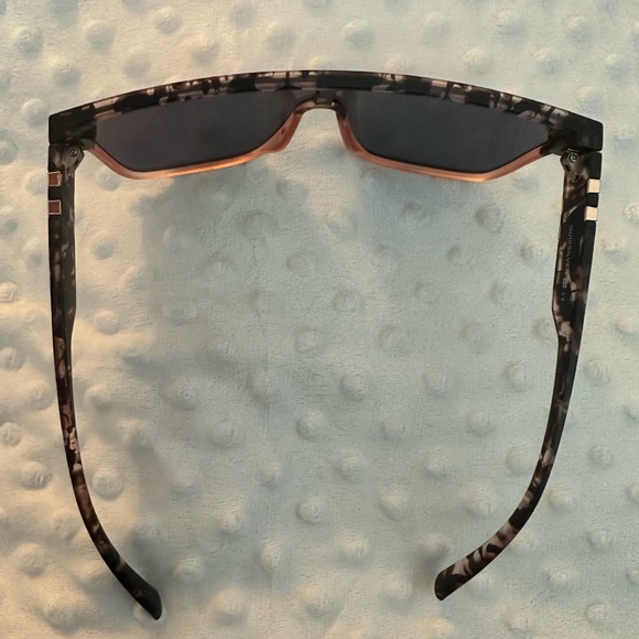 BNWT Quiksilver Polarized Full Frame Luxe Edition Sunglasses - Cougar Amor - Picture 3 of 5